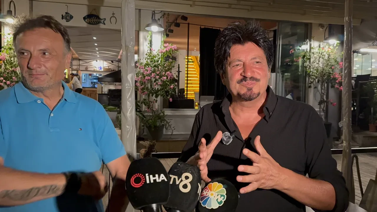 Sanatçı baskılara daha fazla dayanamadı! Davulunu kırarak sahneden indi