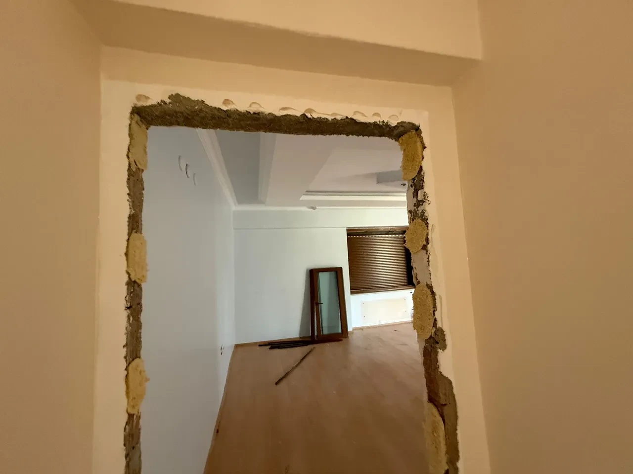 Satın aldığı evi görünce hayatının şokunu yaşadı! Eski ev sahibi kabusu oldu