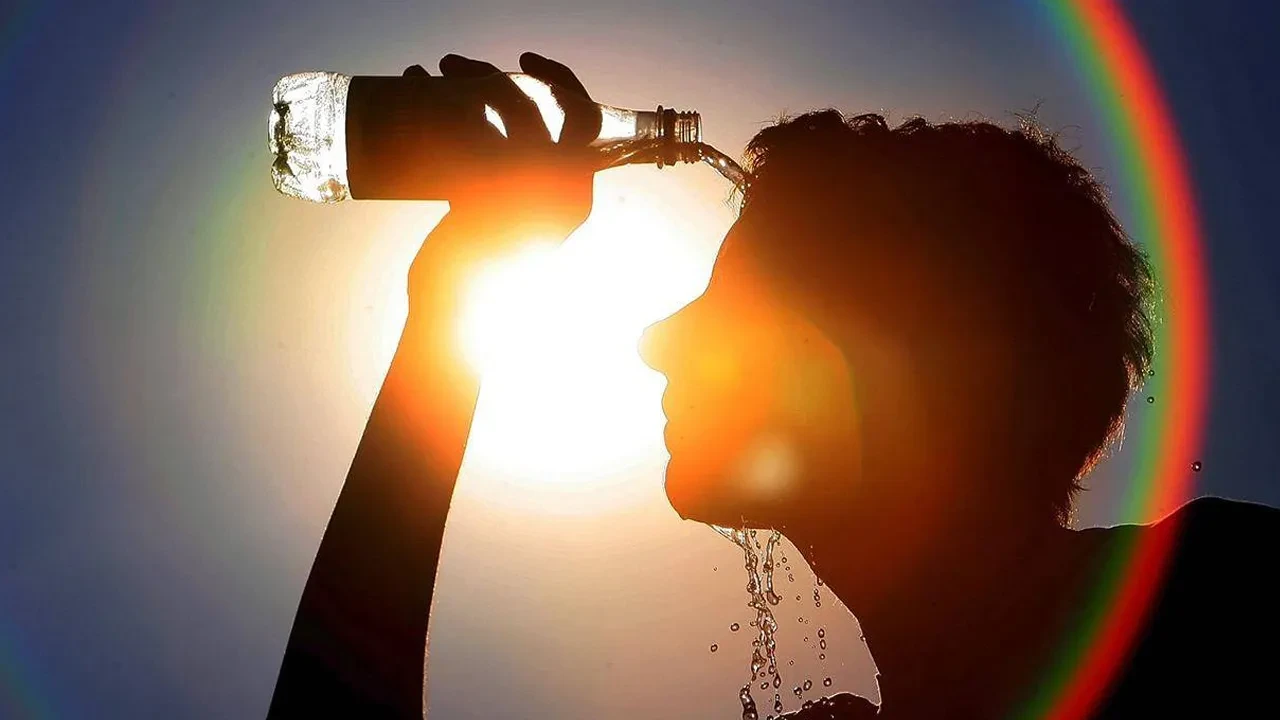 Sıcak havalarda sakın tüketmeyin! Kardiyoloji uzmanından kritik uyarı: Sıvı kaybını artırıyor