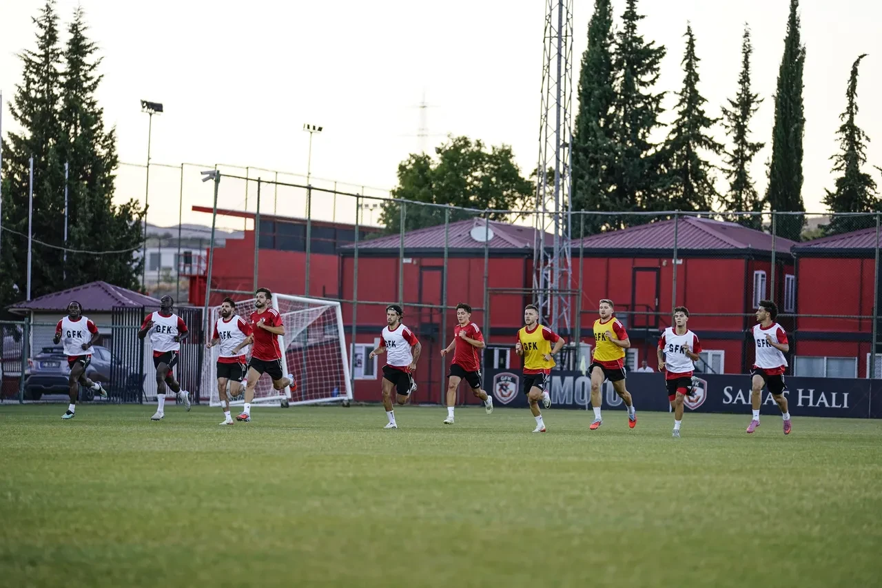 Süper Lig'de ilk teknik direktör değişikliği! Yerine Burak Yılmaz geliyor