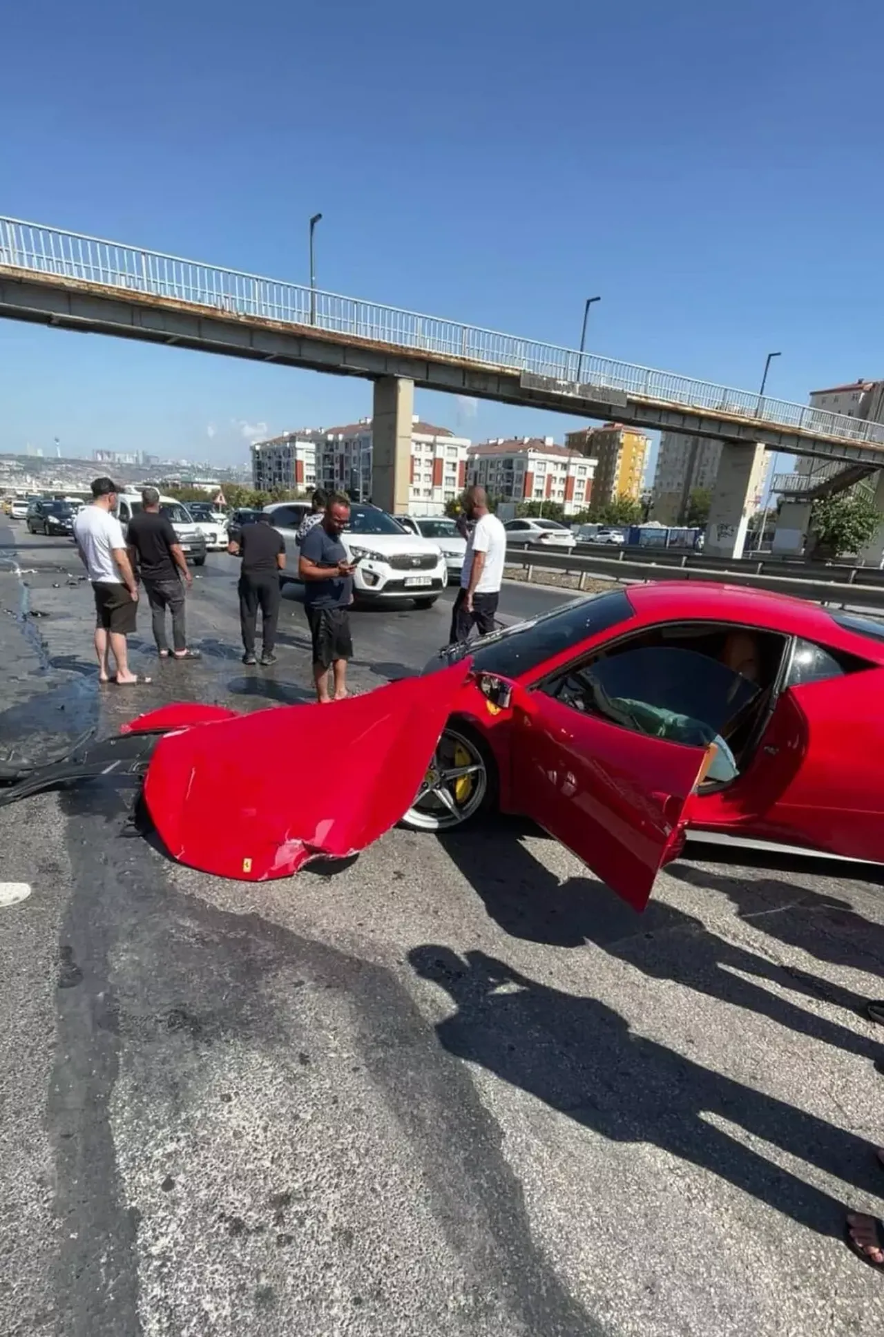 Tamire verdiği 17 milyonluk Ferrari pert oldu! Detaylar ortaya çıktı 