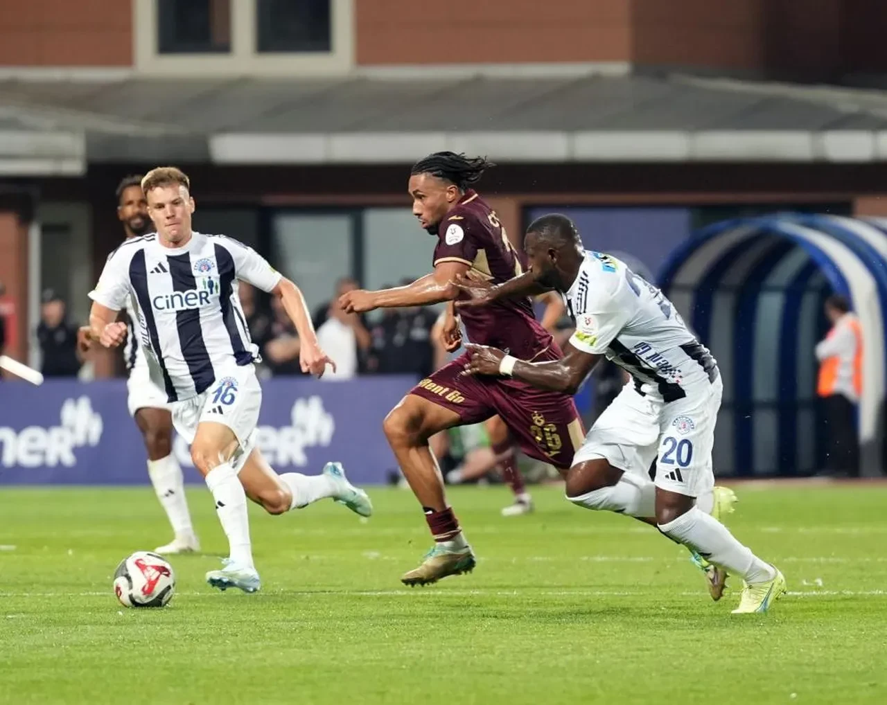 Trabzonspor Kasımpaşa'yı tek golle devirdi