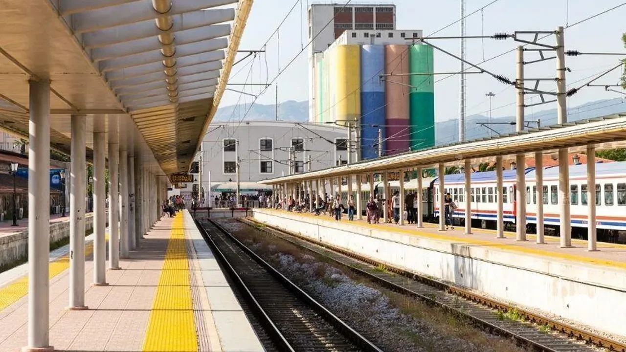 Tüm İZBAN seferleri iptal edildi! Toplu taşıma kullanacaklar dikkat