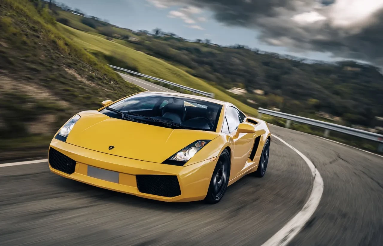 Üreticisini kurtaran efsane otomobiller sıralandı! Otoban faresi Peugeot 205 de aralarında