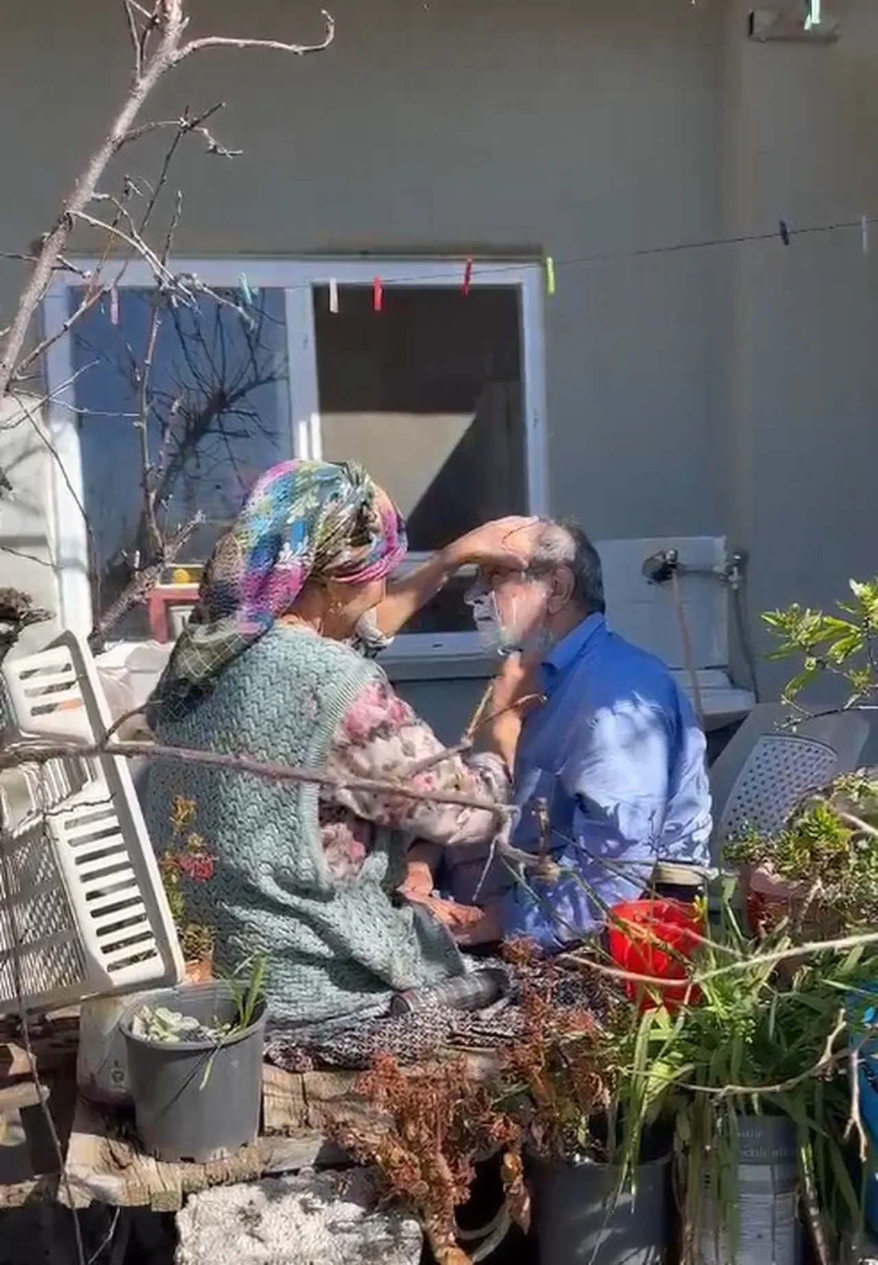 Yıllarca felçli eşine ve annesine baktı! 22 yılın ardından vefat etti