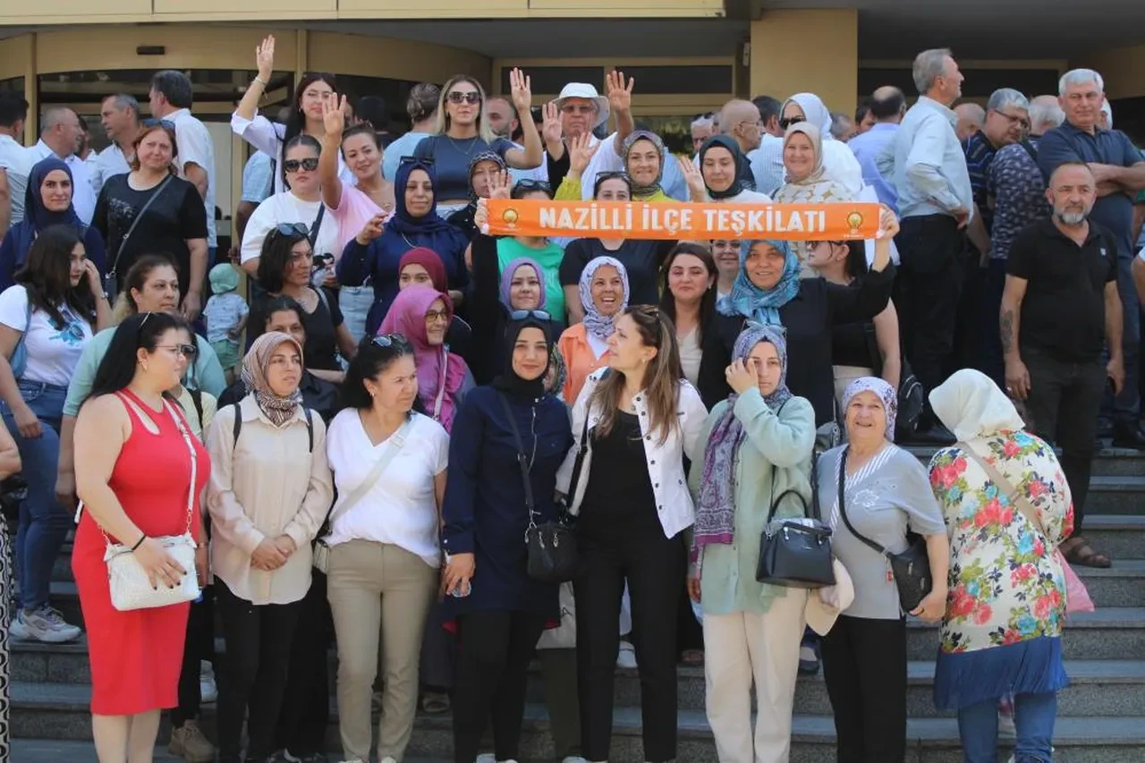 AK Partililerden Özlem Çerçioğlu'na destek ziyareti! Belediyeye akın ettiler 