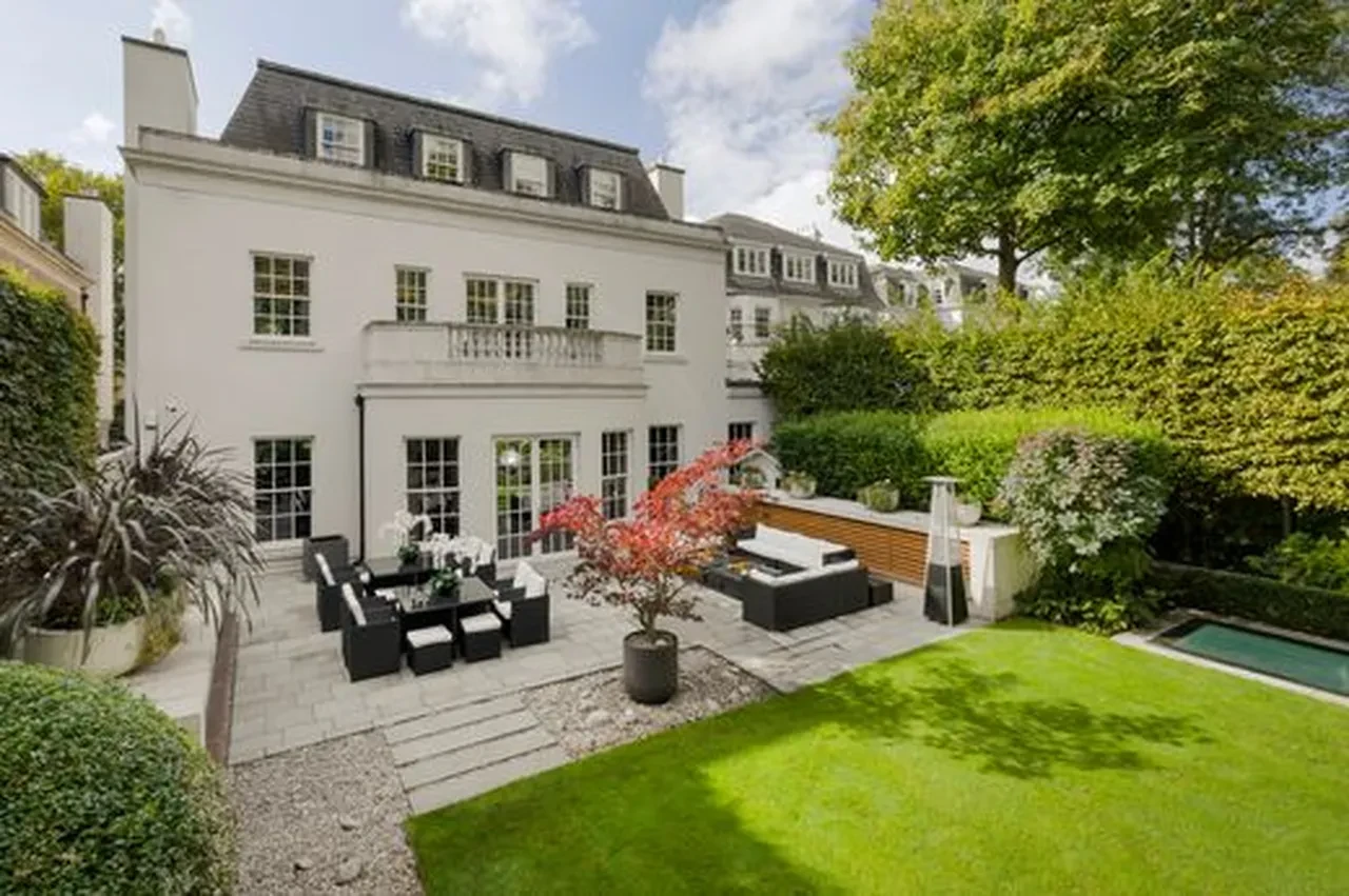 Artık zenginler daha fazla vergi ödeyecek! Bütçedeki açık İngiltere'de yeni sistemi doğurdu