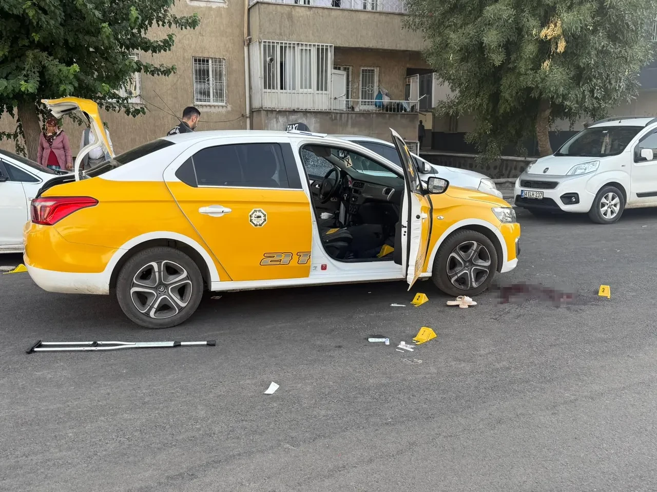 Diyarbakır'da korkunç olay! Taksiden inen eşini öldürüp intihar etti!