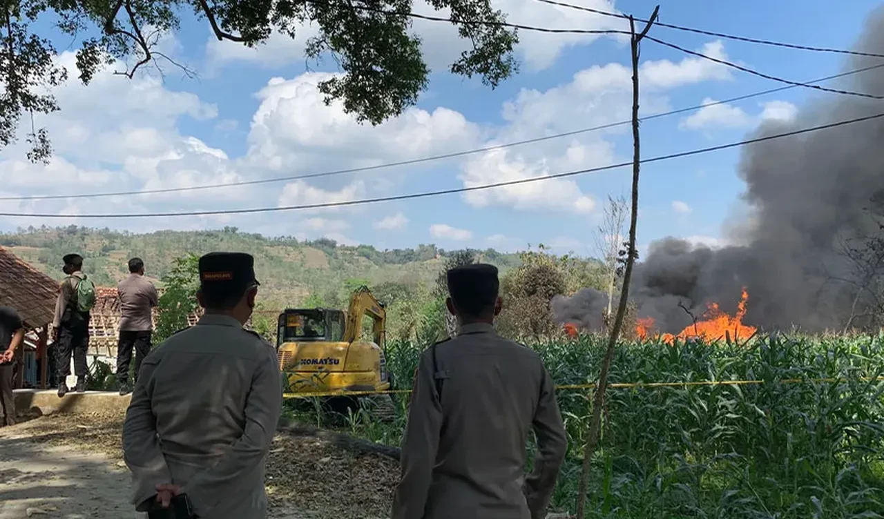 Endonezya'da kaçak petrol kuyusu havaya uçtu! Ölü ve yaralılar var