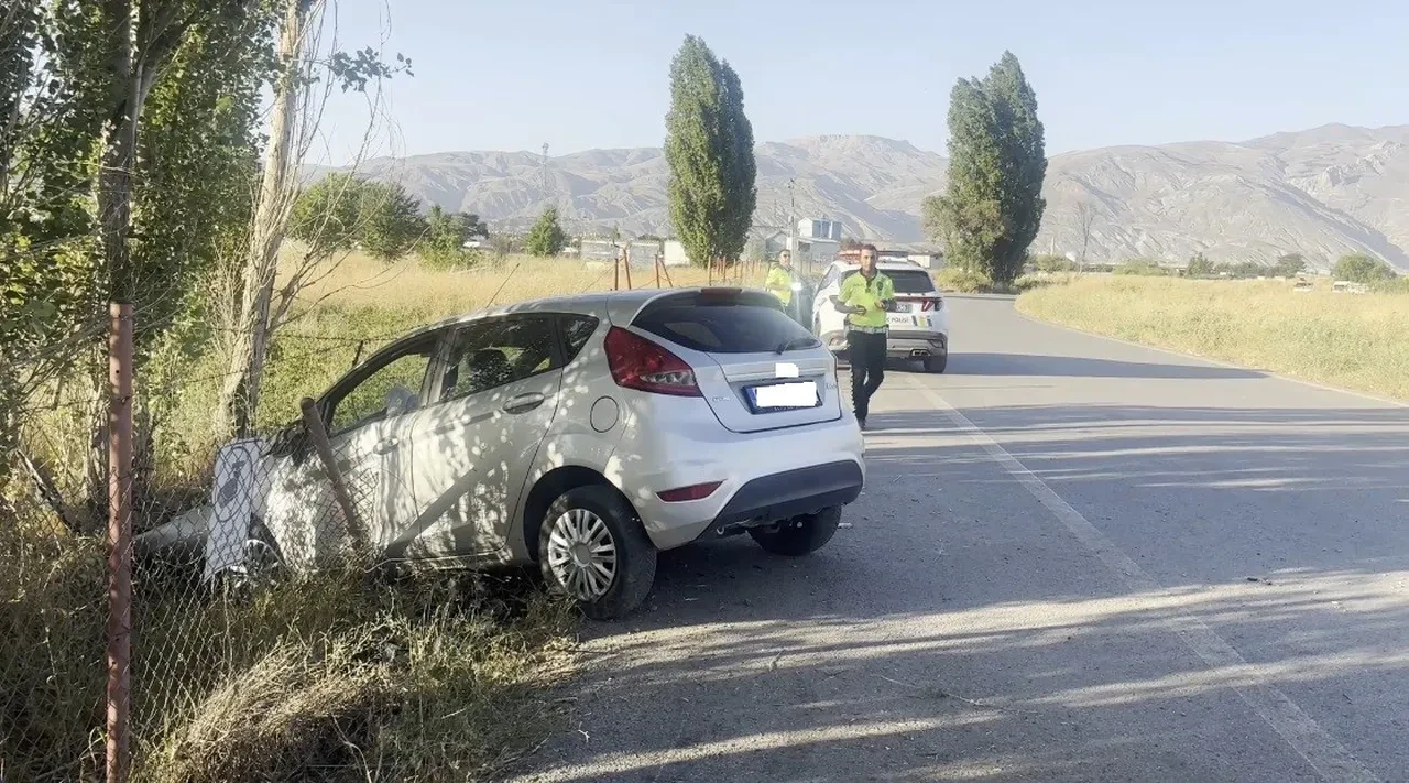 Erzincan'da trafik kazası! Metrelerce savruldu: 2 yaralı