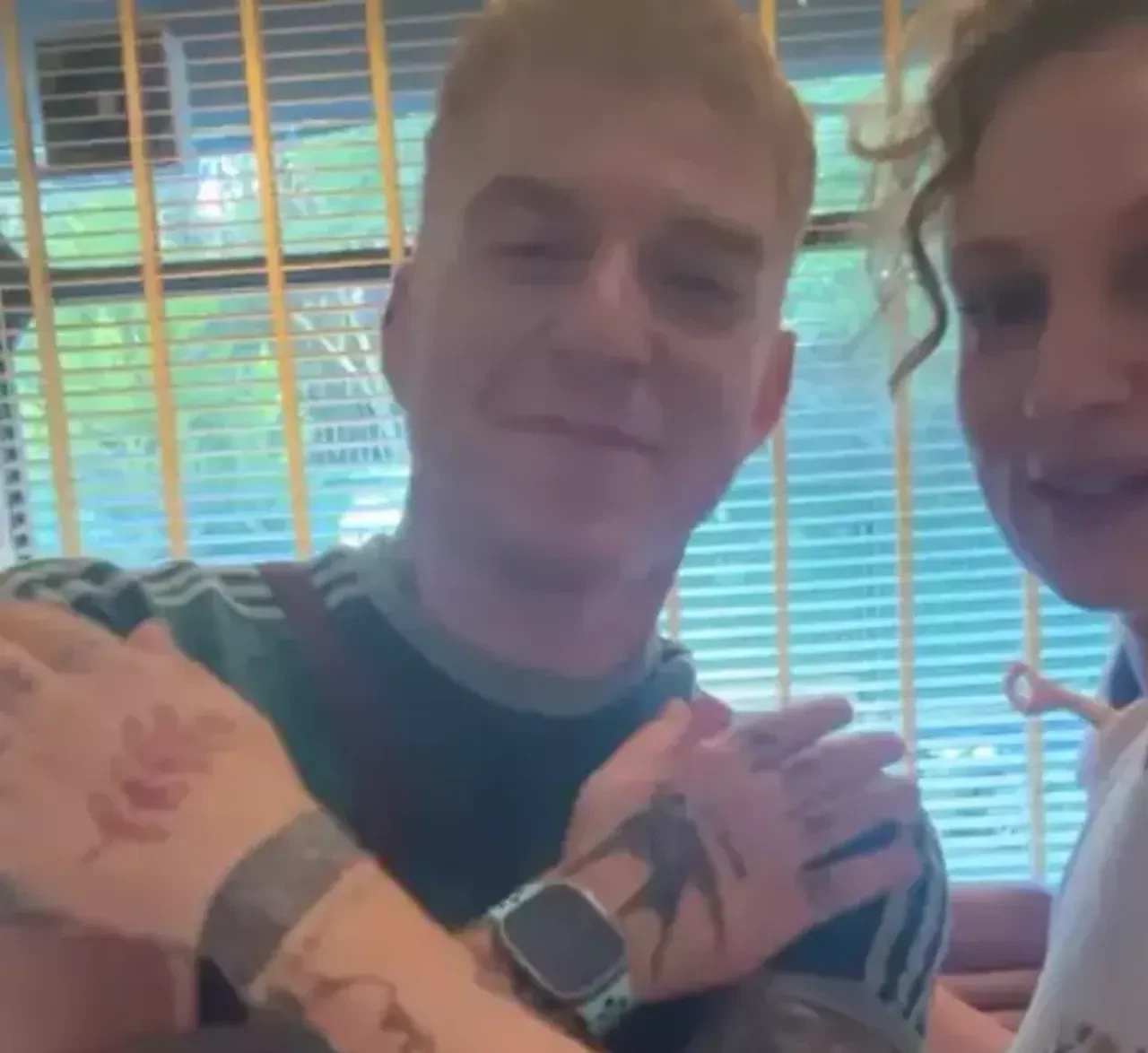 Farah Zeynep Abdullah ile Athena Gökhan sonunda aşklarını ilan etti! İnkar sonrası video geldi 