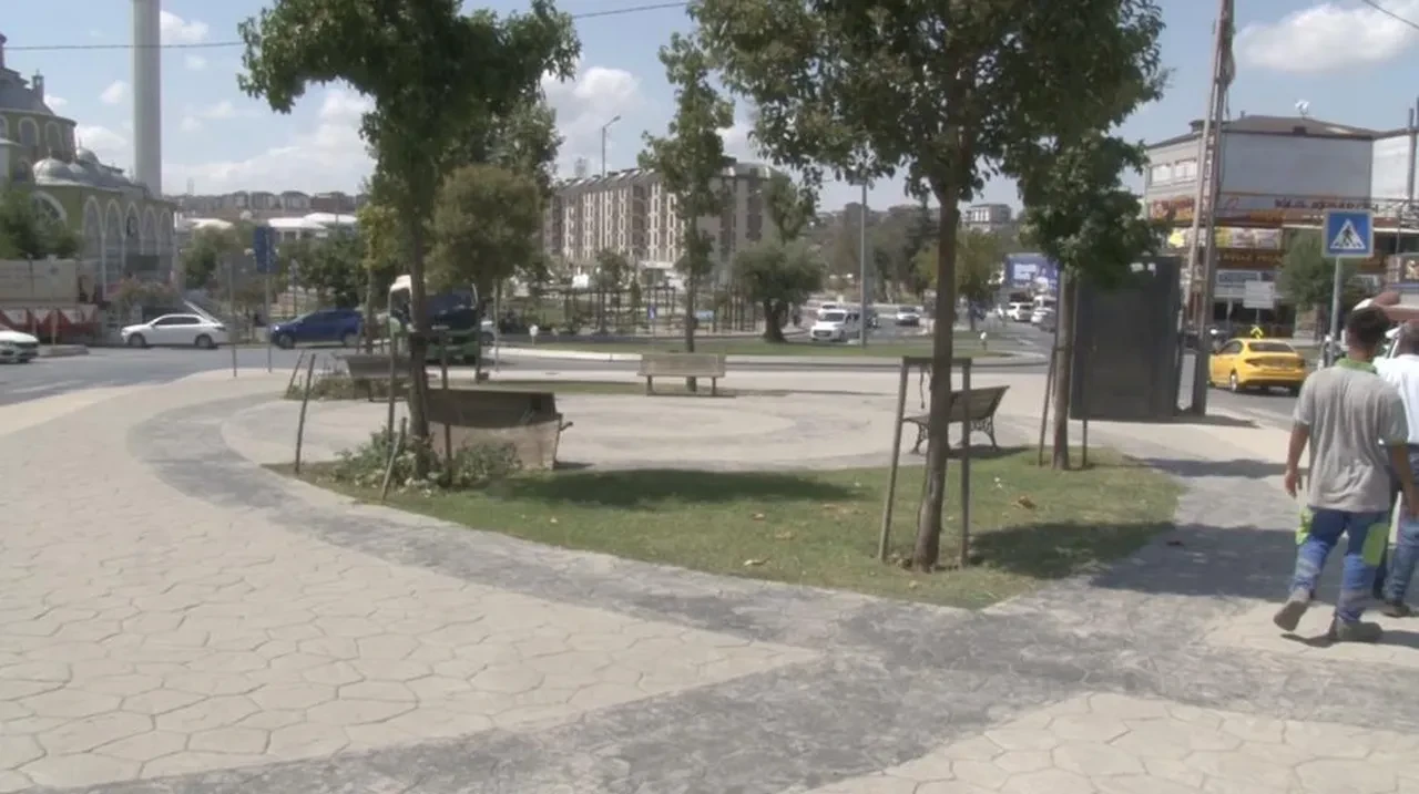İstanbul'da satırlı dehşet! Polis havaya ateş açtı: O anlar kamerada