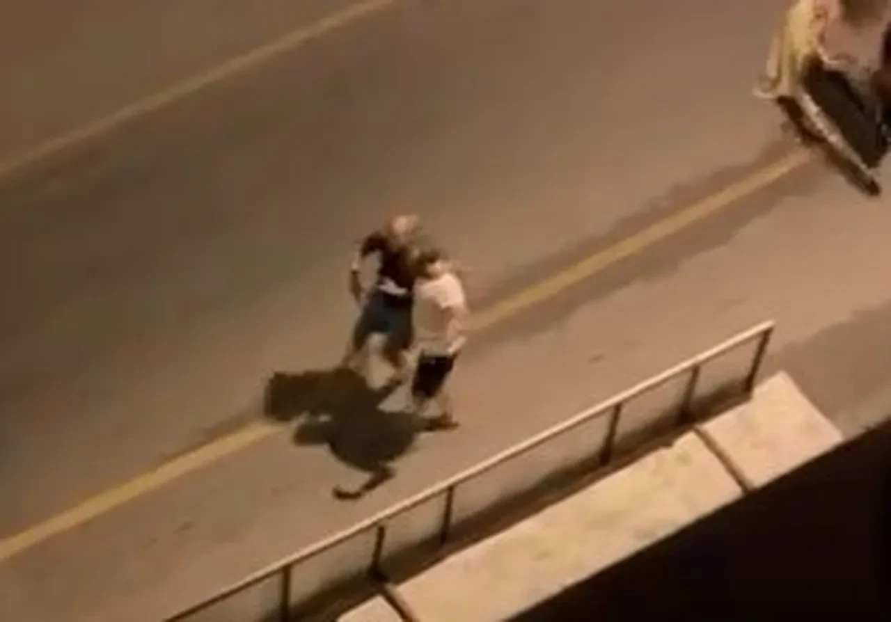 Mahalle ayağa kalktı! 2 kadın 1 erkeği o halde görenler şoke oldu