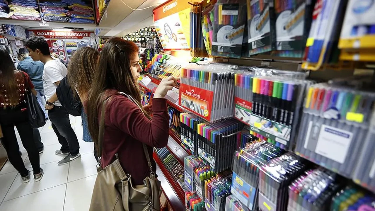 Okul alışverişinde fırsatçılar iş başında! Fabrikada 90 TL, internette 649 TL: Kırtasiyeciler bile bu rakamlara inanamadı