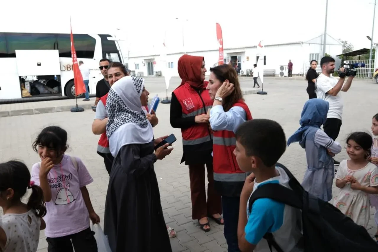 Suriyeliler Adana'dan ülkelerine geri döndü! Tam sayı açıklandı