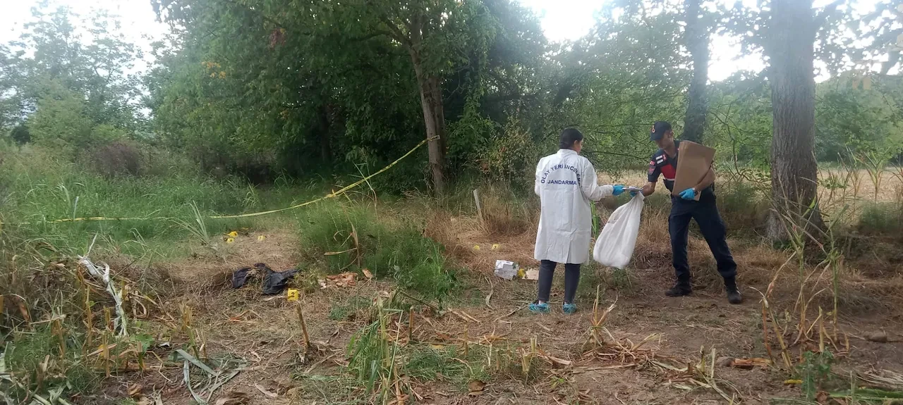 Tarlasında gördükleri karşısında kanı dondu! Ceset parçaları ve şoke eden detay