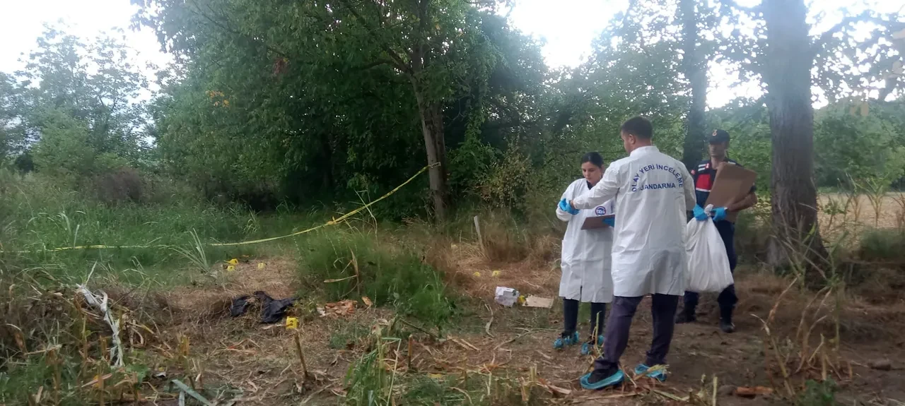 Tarlasında gördükleri karşısında kanı dondu! Ceset parçaları ve şoke eden detay