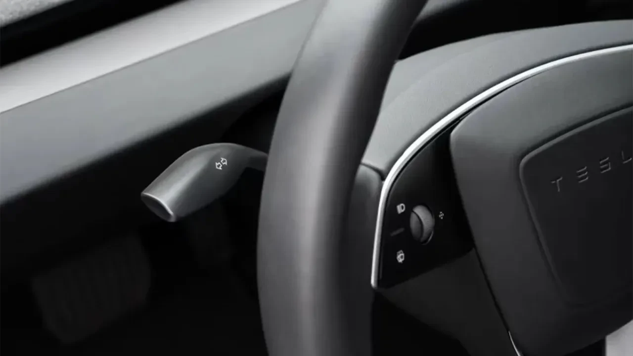Tesla sinyal kolunu parayla satmaya başladı: İşte fiyatı