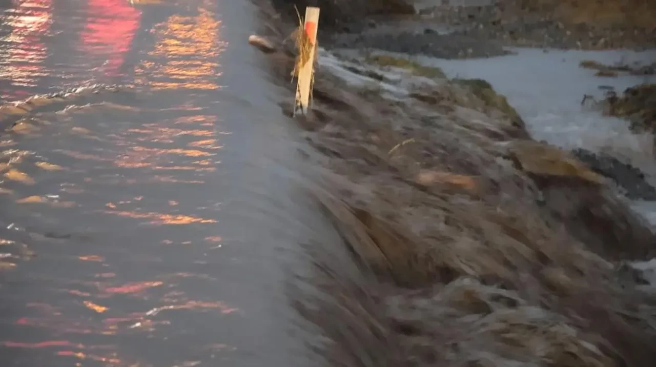 Aksaray-Nevşehir karayolunda sel: Gidiş ve geliş istikametleri trafiğe kapatıldı!