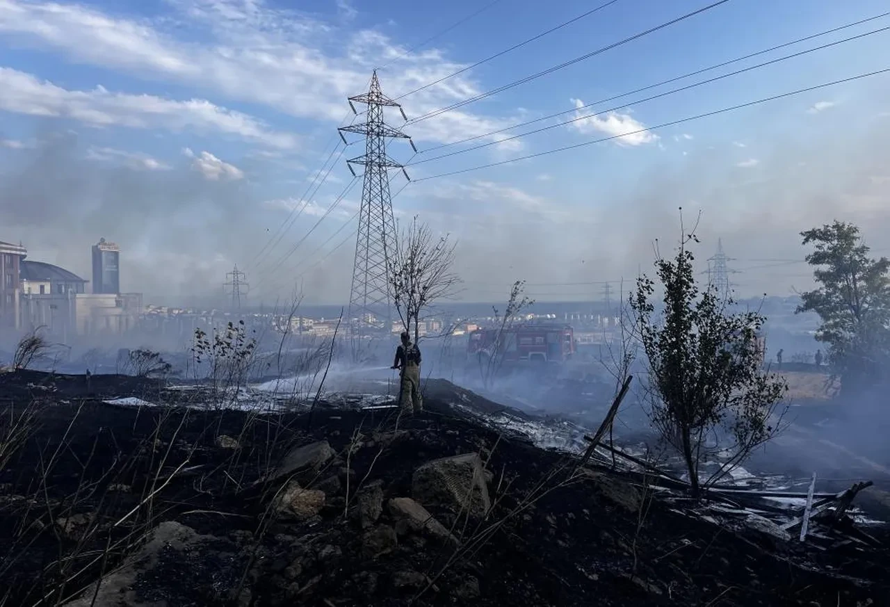 Esenyurt'ta korkutan yangın! Dumanlar gökyüzünü kapladı