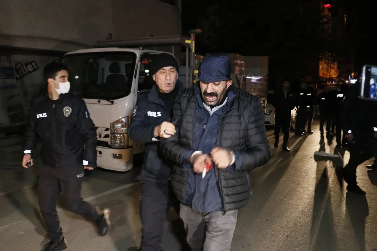 Genç kadını yüzünden bıçakladı! Cezaevinden kaçıp korkunç mesajlar yolladı 