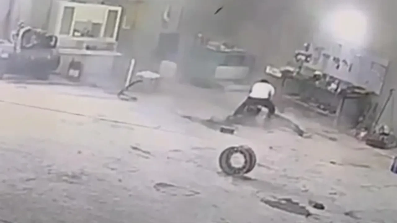 Iğdır'da kahreden olay! Hava basılan lastik patladı! Korkunç anlar kamerada