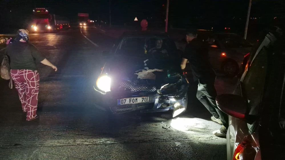 Çorum'da kırmızı ışık ihlali yapan aracın yaptığı kaza kameralarda