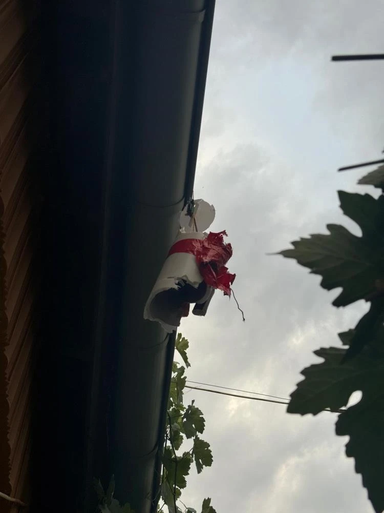 Kayseri’de roket paniği! Bir evin çatısına düştü