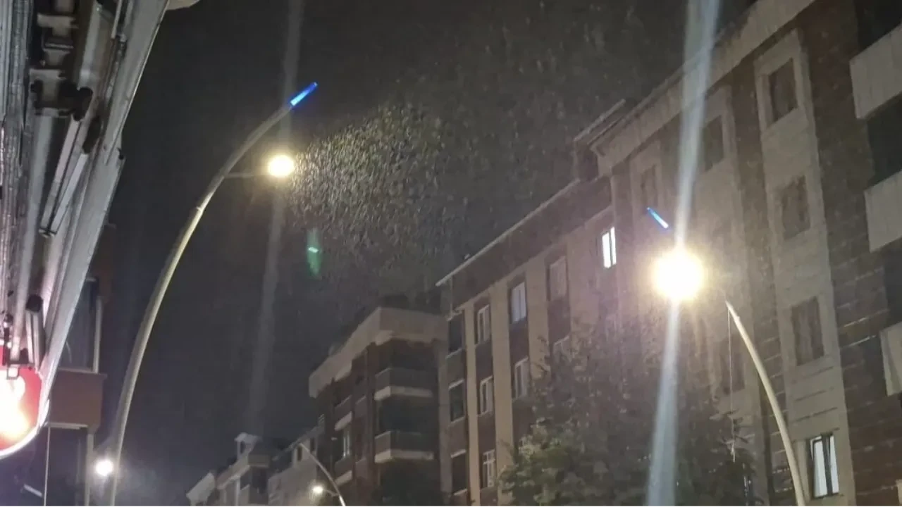 İstanbul yağmura kavuştu! Kötü sürprizler de beraberinde geldi