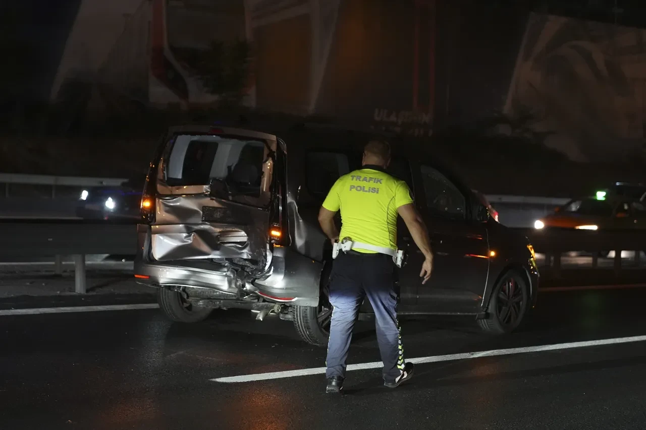 İstanbul'da zincirleme trafik kazası! 16 araç birbirine girdi