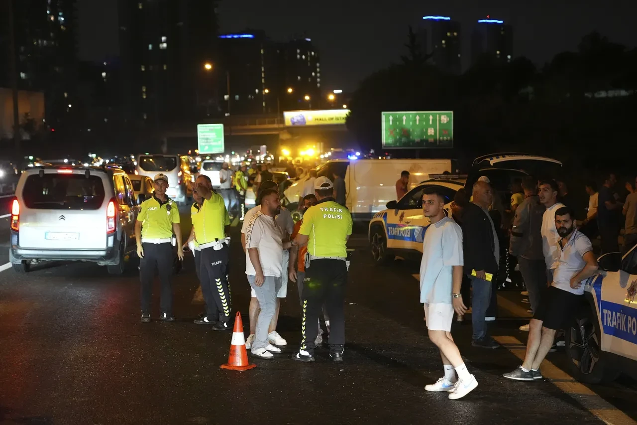 İstanbul'da zincirleme trafik kazası! 16 araç birbirine girdi