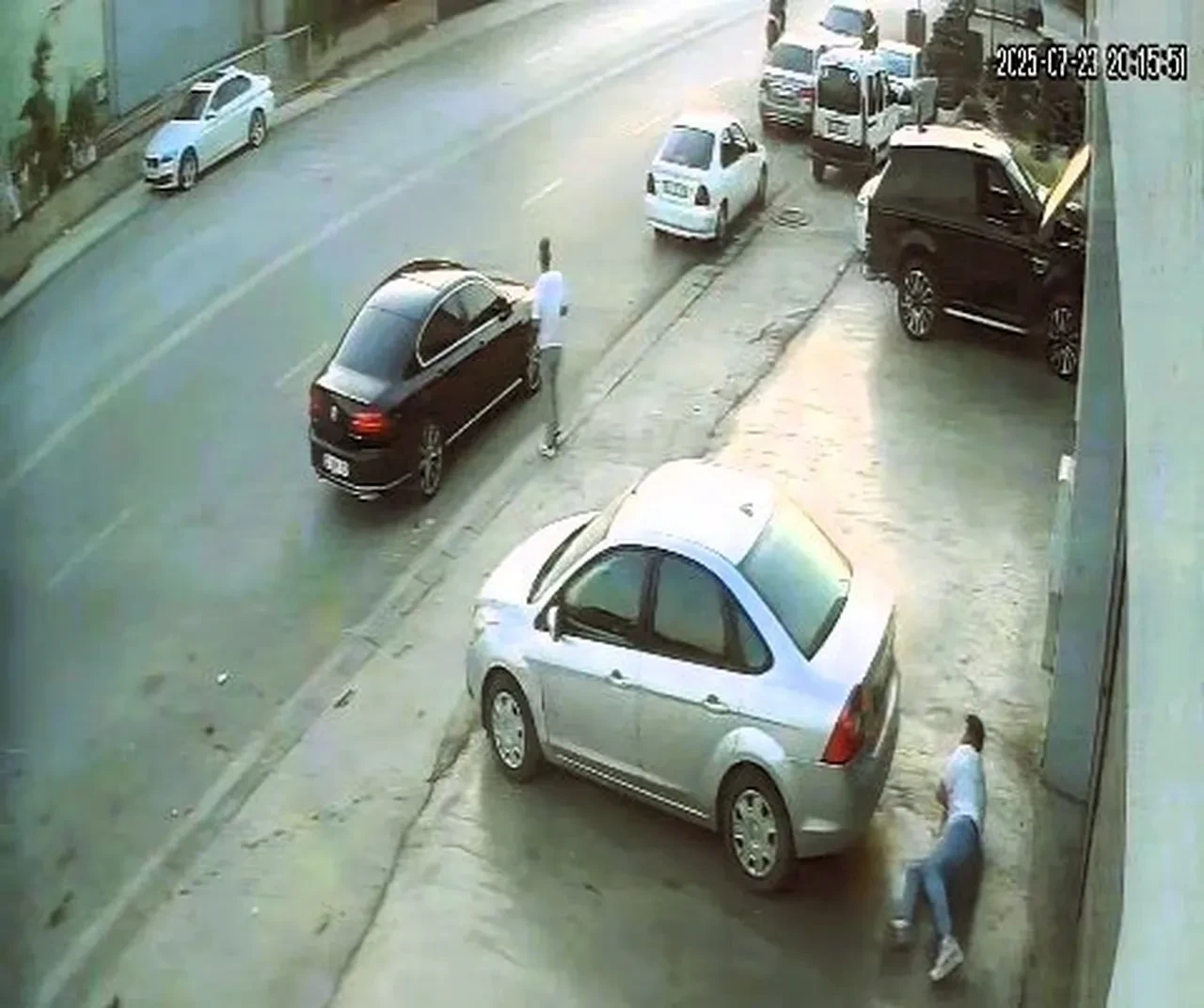 İzmir'den gelip Denizli'de adam vuran tetikçiler kamerada! Kurşun yağdırdılar