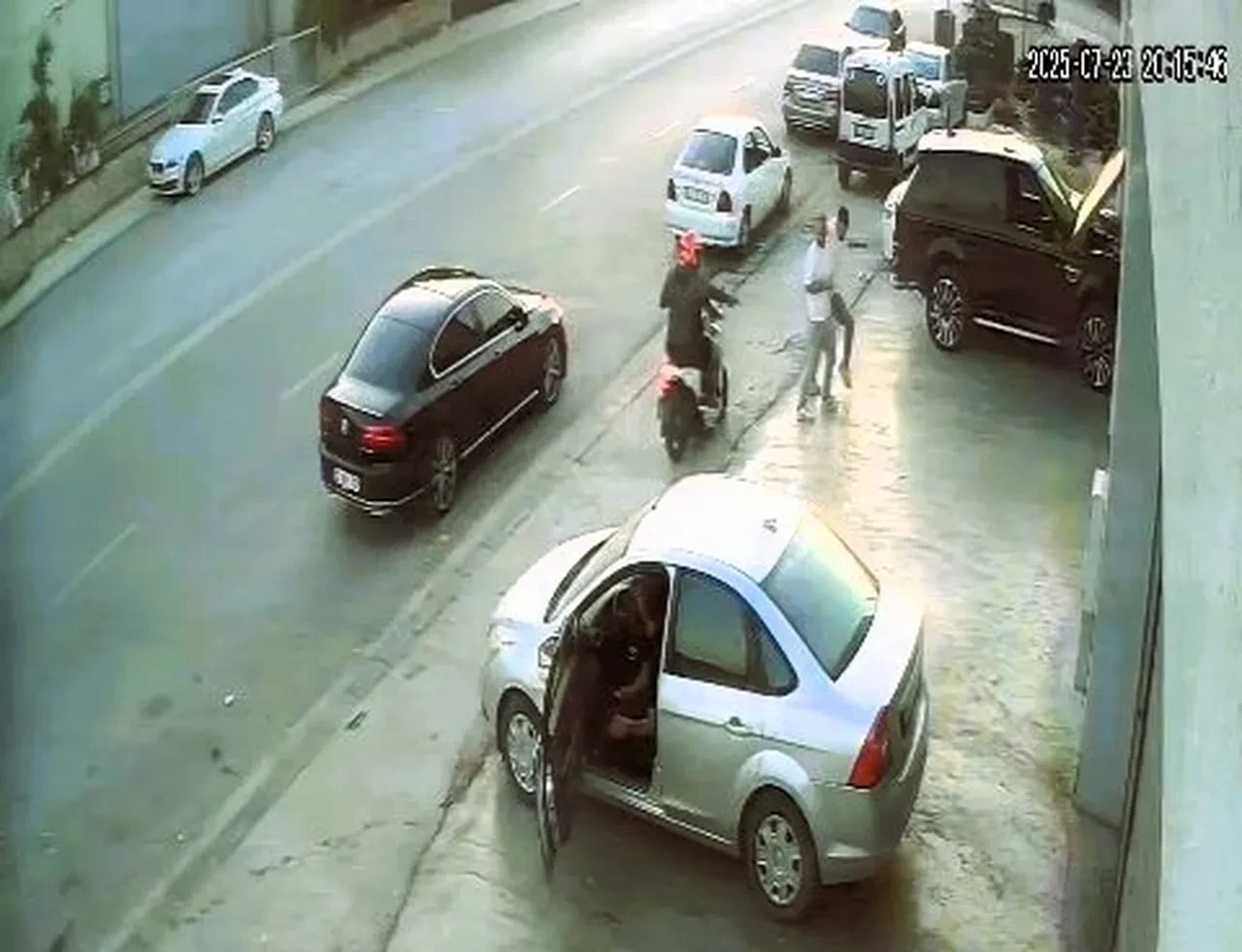 İzmir'den gelip Denizli'de adam vuran tetikçiler kamerada! Kurşun yağdırdılar