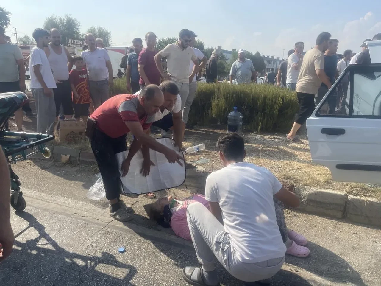 Manisa’da korkunç kaza: Otomobil hurdaya döndü, karı-koca can verdi!