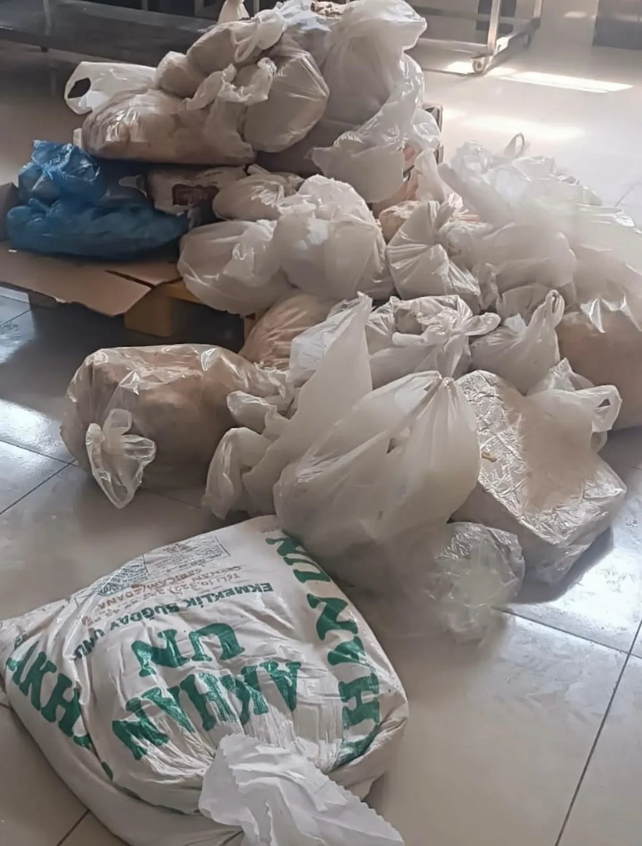 Mide bulandıran tablo! 345 kilo küflenmiş tavuk ele geçirildi