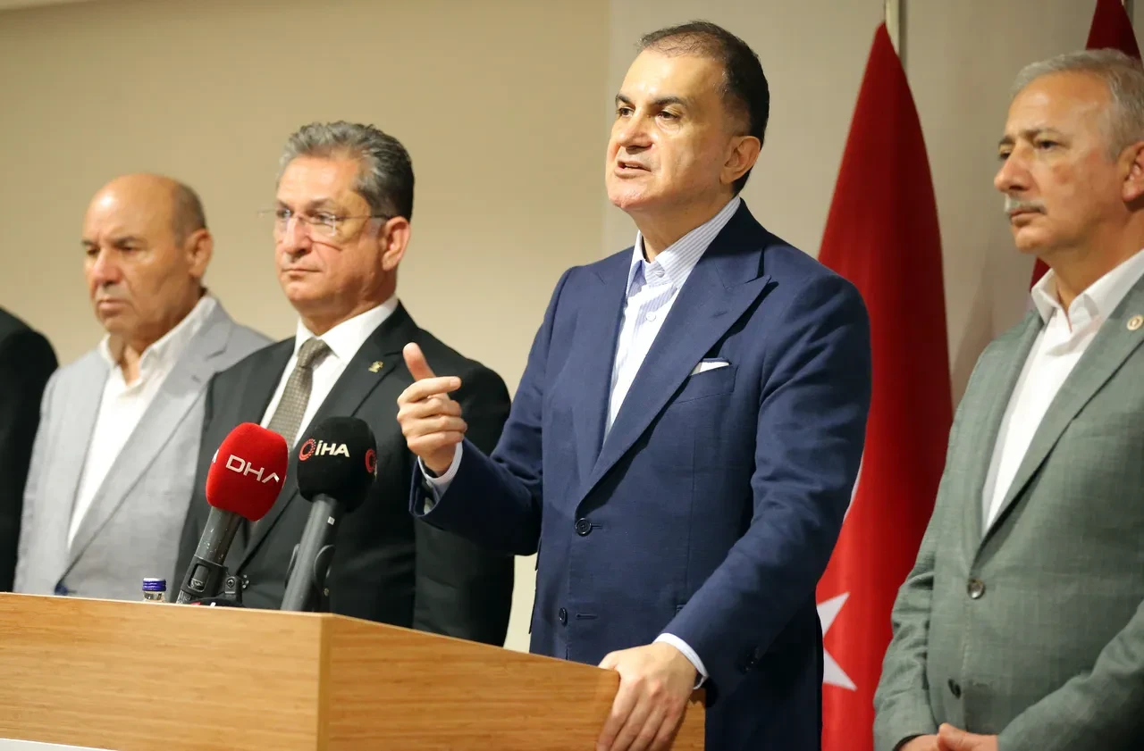 Ömer Çelik'ten Özgür Özel'in Erdoğan sözlerine tepki: İçler acısı durumunuzu düzeltin