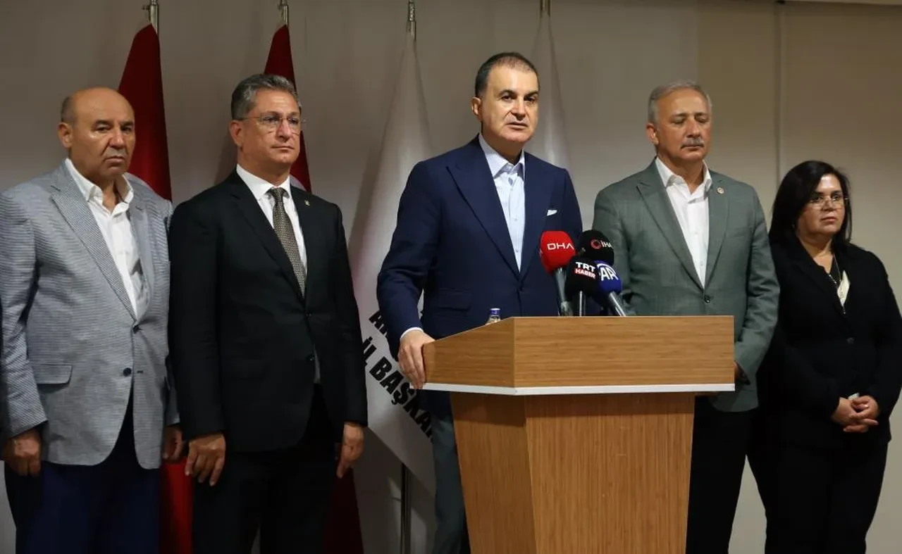 Ömer Çelik'ten Özgür Özel'in Erdoğan sözlerine tepki: İçler acısı durumunuzu düzeltin