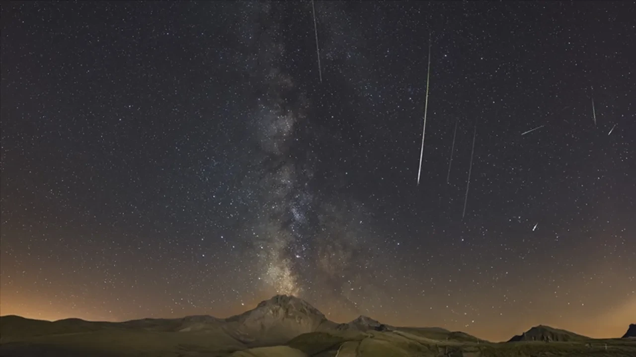 Perseid meteor yağmuru heyecanla bekleniyor: Venüs ve Jüpiter buluşacak