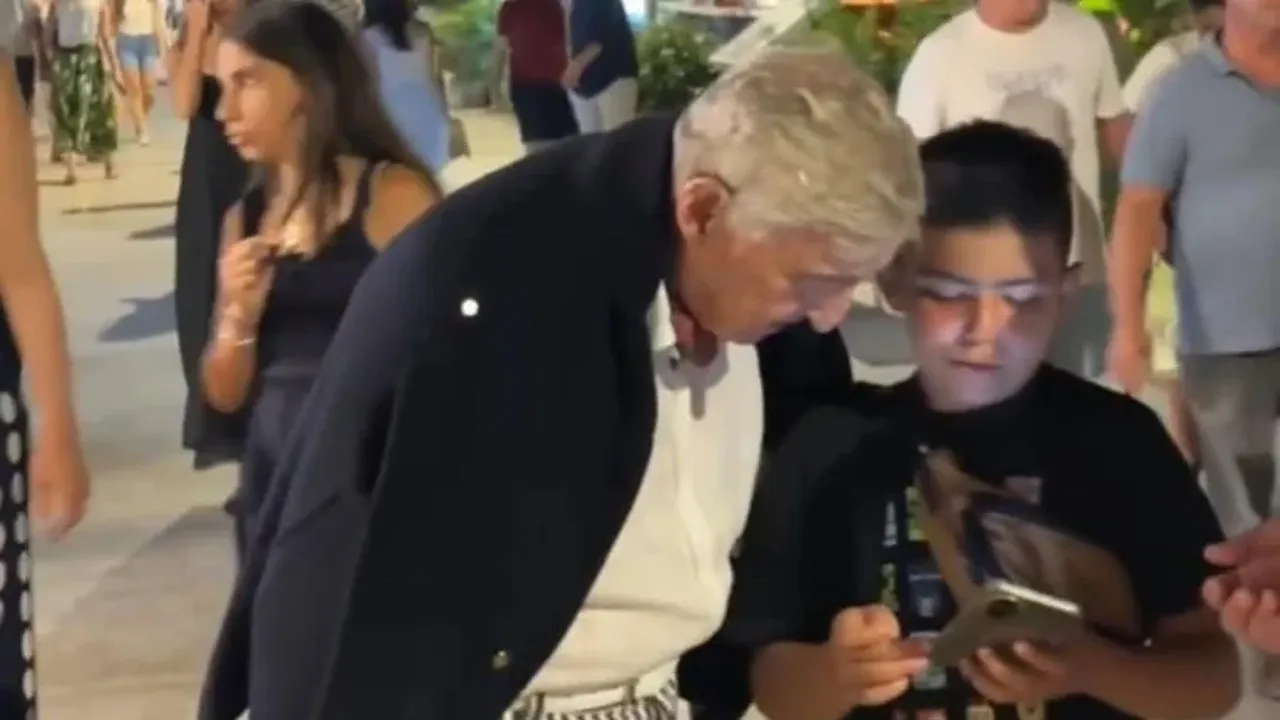 Rahmi Koç'u görenler hemen telefona sarıldı, sıraya girdiler