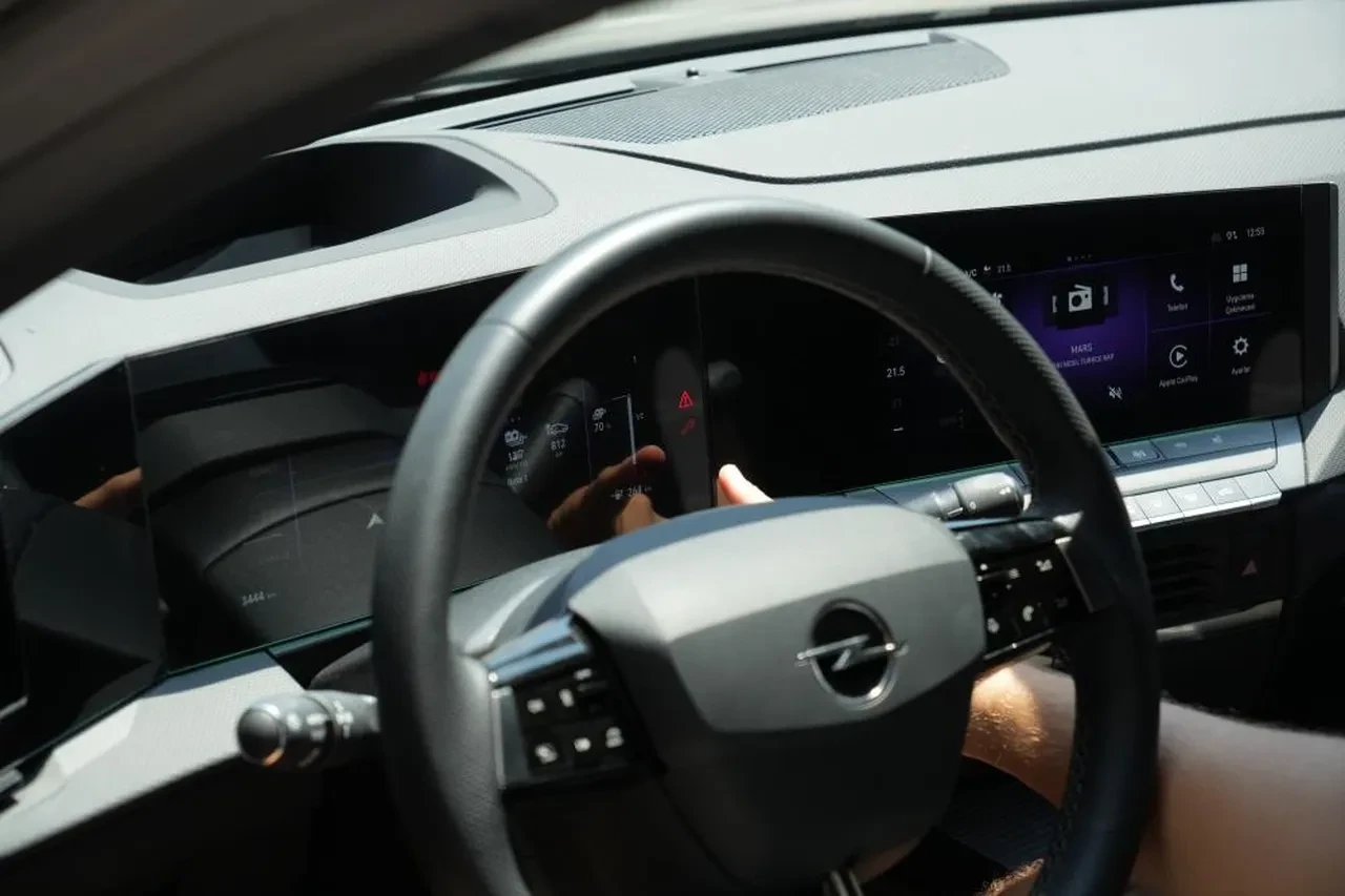 Aldığı sıfır araç hayatı zehir etti! Çileden çıkan adam firmaya ateş püskürdü: "Devletin savcısına ulaştım, markaya ulaşamadım "