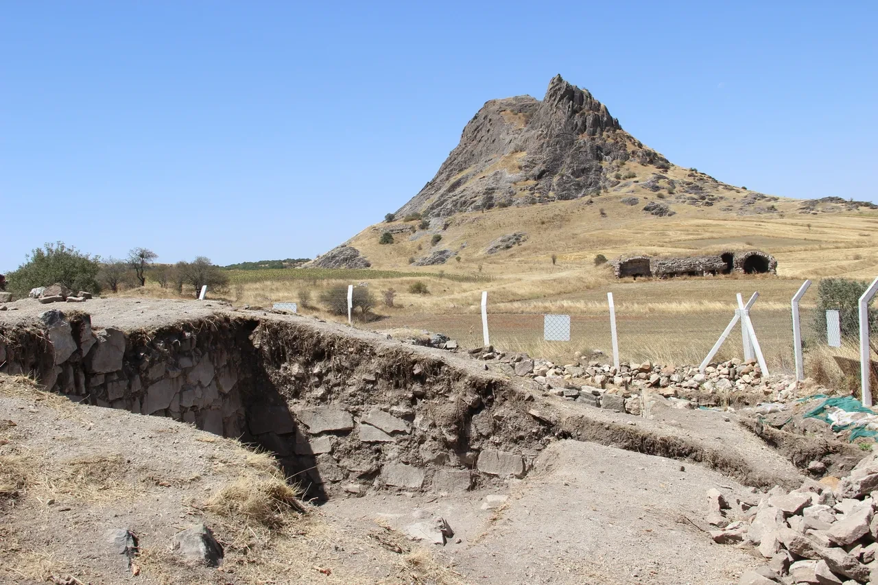 Çorum'daki kazıdan çıkanlar Anadolu-Selçuklu dönemini yansıtıyor! Çalışmalar 2021'den bu yana sürüyor