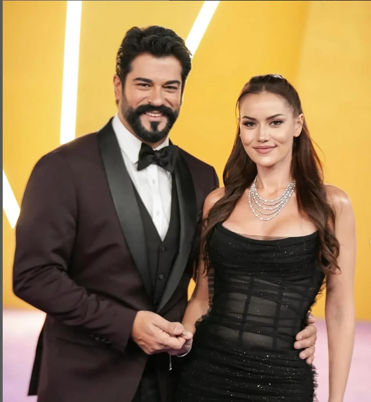 Fahriye Evcen ile Burak Özçivit hakkında şiddet iddiası
