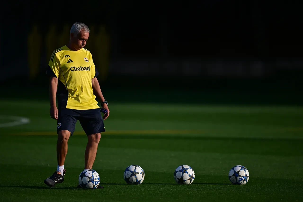 Fenerbahçe, Şampiyonlar Ligi aşkına Benfica karşısında! Dev maç şifresiz kanalda! İşte detaylar