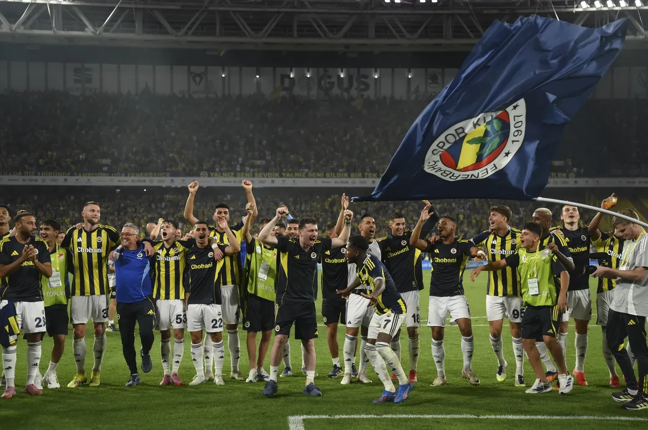 Fenerbahçe, Şampiyonlar Ligi aşkına Benfica karşısında! Dev maç şifresiz kanalda! İşte detaylar