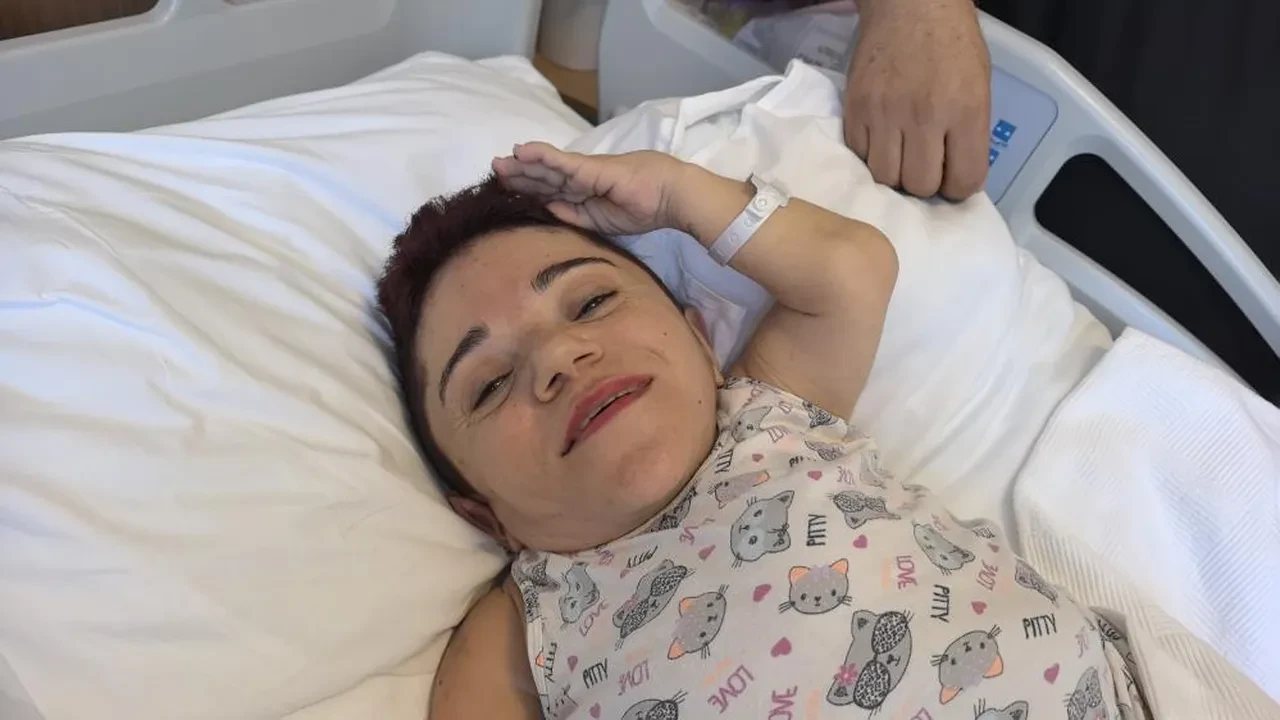 Karın ağrısı şikayetiyle gitmişti... 24 kiloluk kadından 3 kilo kist çıktı 