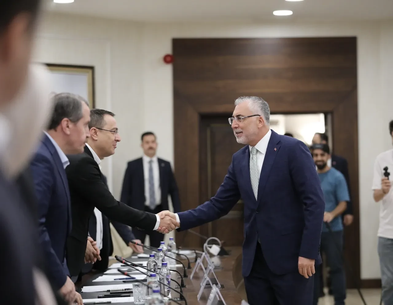 Memur ve memur emeklisi sözleşmesine göre kim ne kadar maaş alacak?