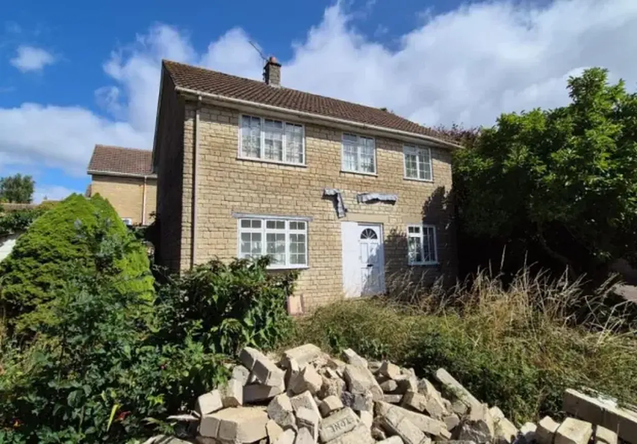 Satışa sunulan müstakil ev dışarıdan normal gözükse de içi korkunç bir sırrı saklıyor