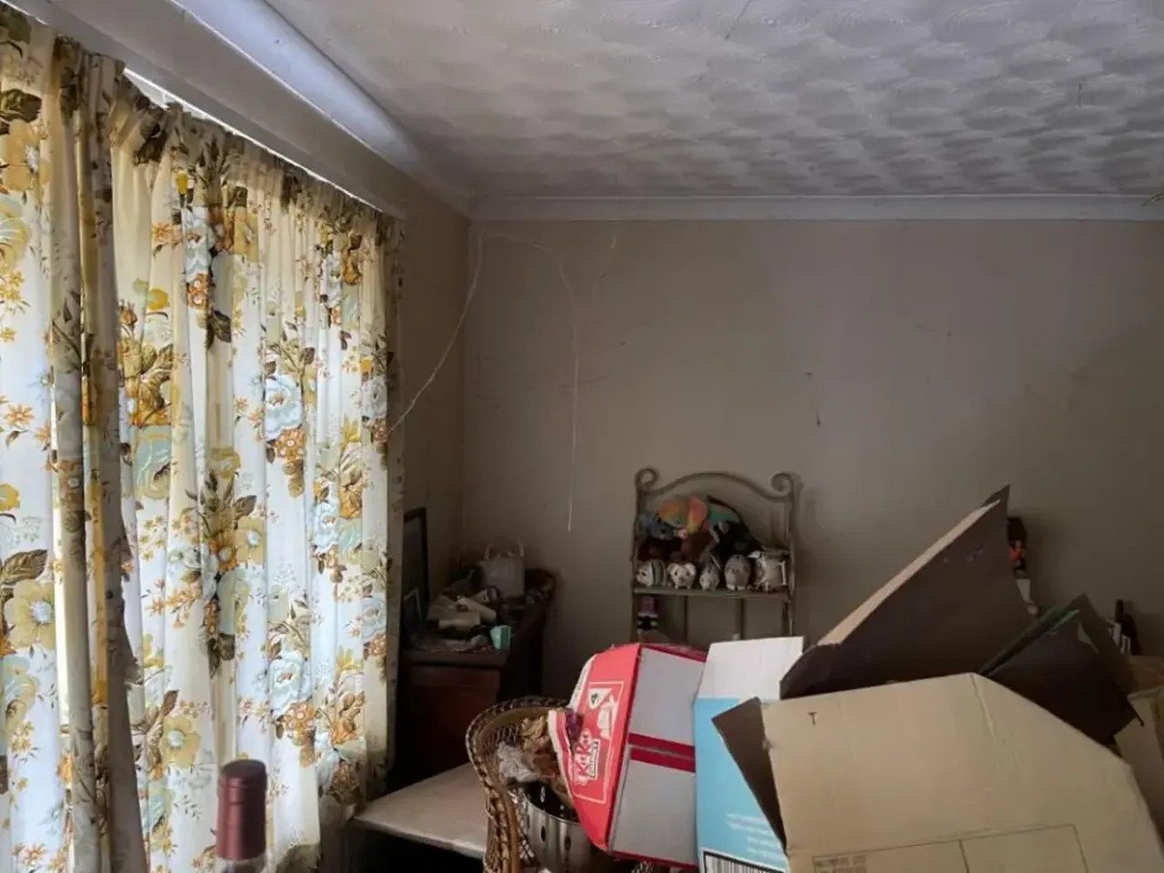 Satışa sunulan müstakil ev dışarıdan normal gözükse de içi korkunç bir sırrı saklıyor