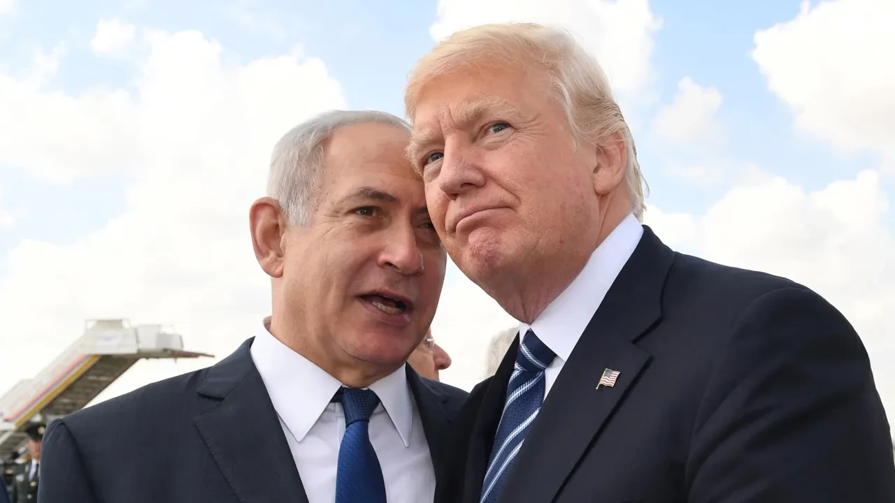 Trump insanlıkla alay ediyor: Netanyahu bir savaş kahramanı, ben de öyleyim!
