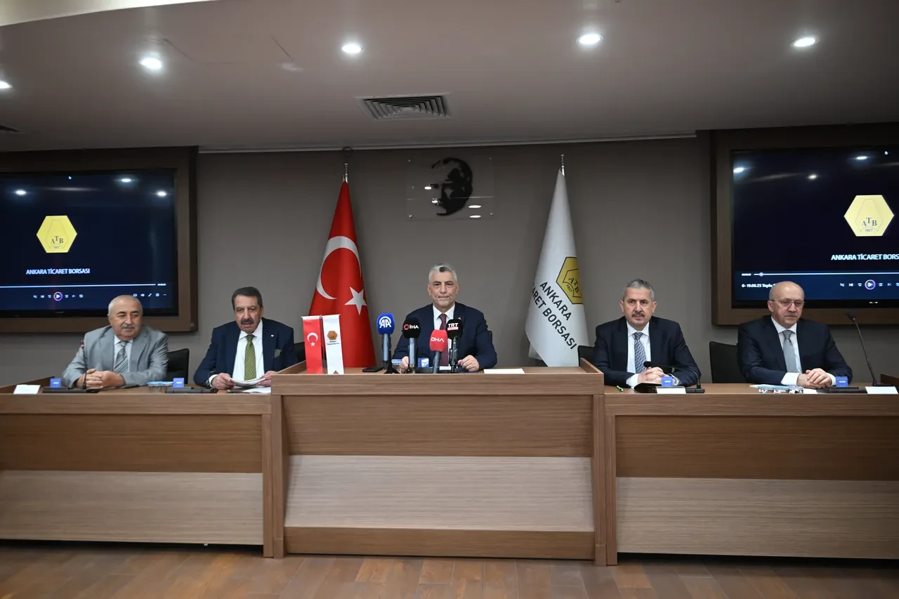 Bakan Bolat’tan dikkat çeken açıklama: Lojistik hizmet ihracatında 10. sıradayız